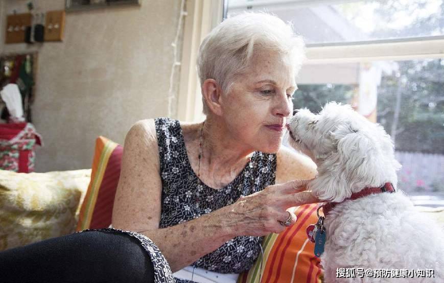 气血|脸上有3个变化,可能肝脏积毒太深,占一个,最好去查查肝功!