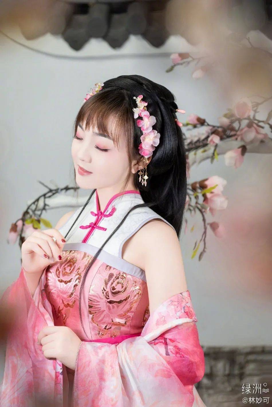 漂亮|林妙可晒古风汉服美艳写真！清丽脱俗魅力不可小觑