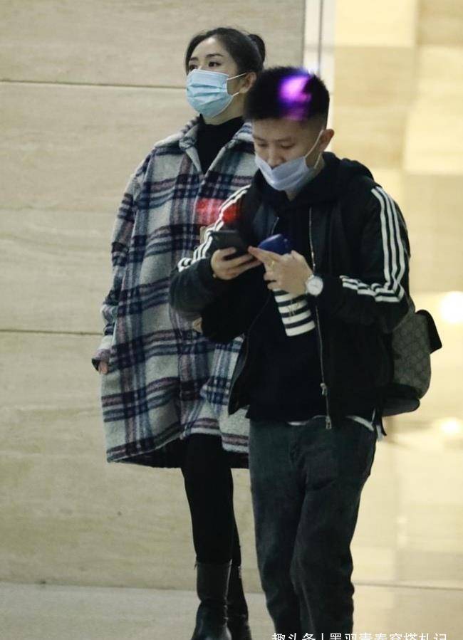 身材|谢娜怀孕后更会穿，宽松格子外套扎丸子头，小腿细得像竹竿