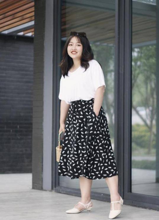 黑色|身高147cm,体重105斤,她却凭借好衣品成时尚博主