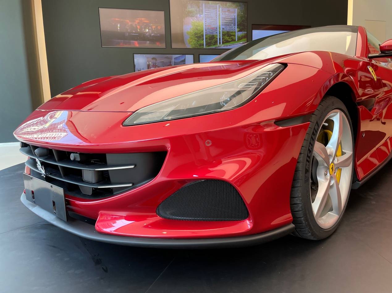 实拍法拉利最便宜的敞篷跑车portofinom