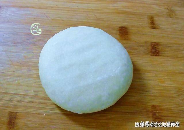 做法|两个鸡蛋，加半碗面粉，自制零食，焦香酥脆，孩子一口一个吃不停