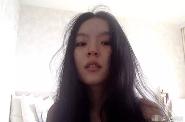 售价|对比很强烈，曾被嘲“最丑的星二代”的李咏女儿，如今越长越好看