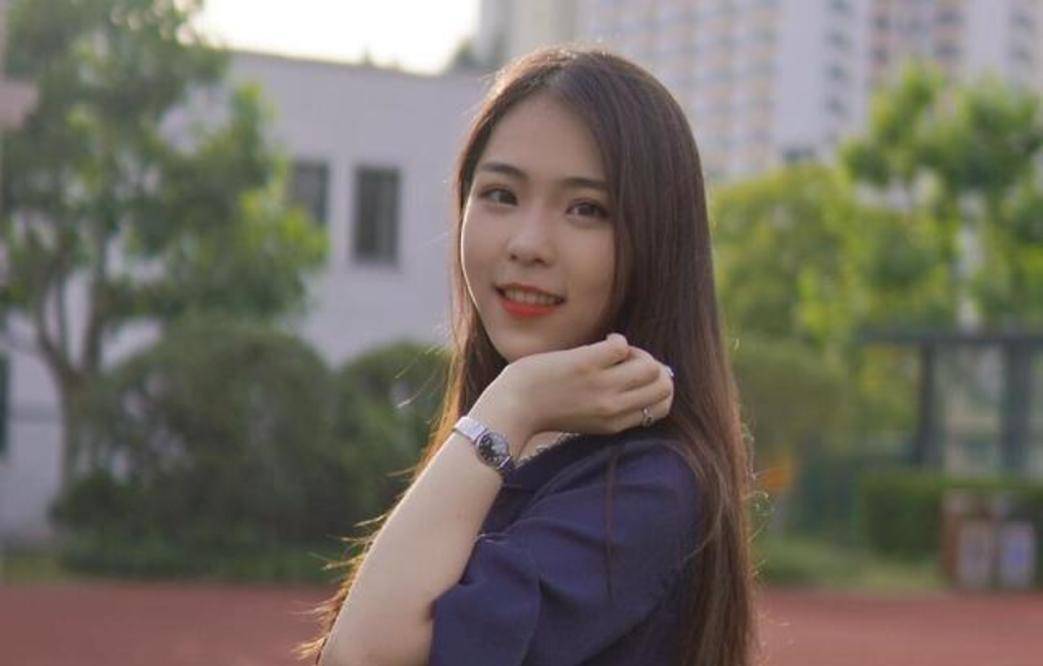 要不是黄晓明这个女孩怕是要被骂了