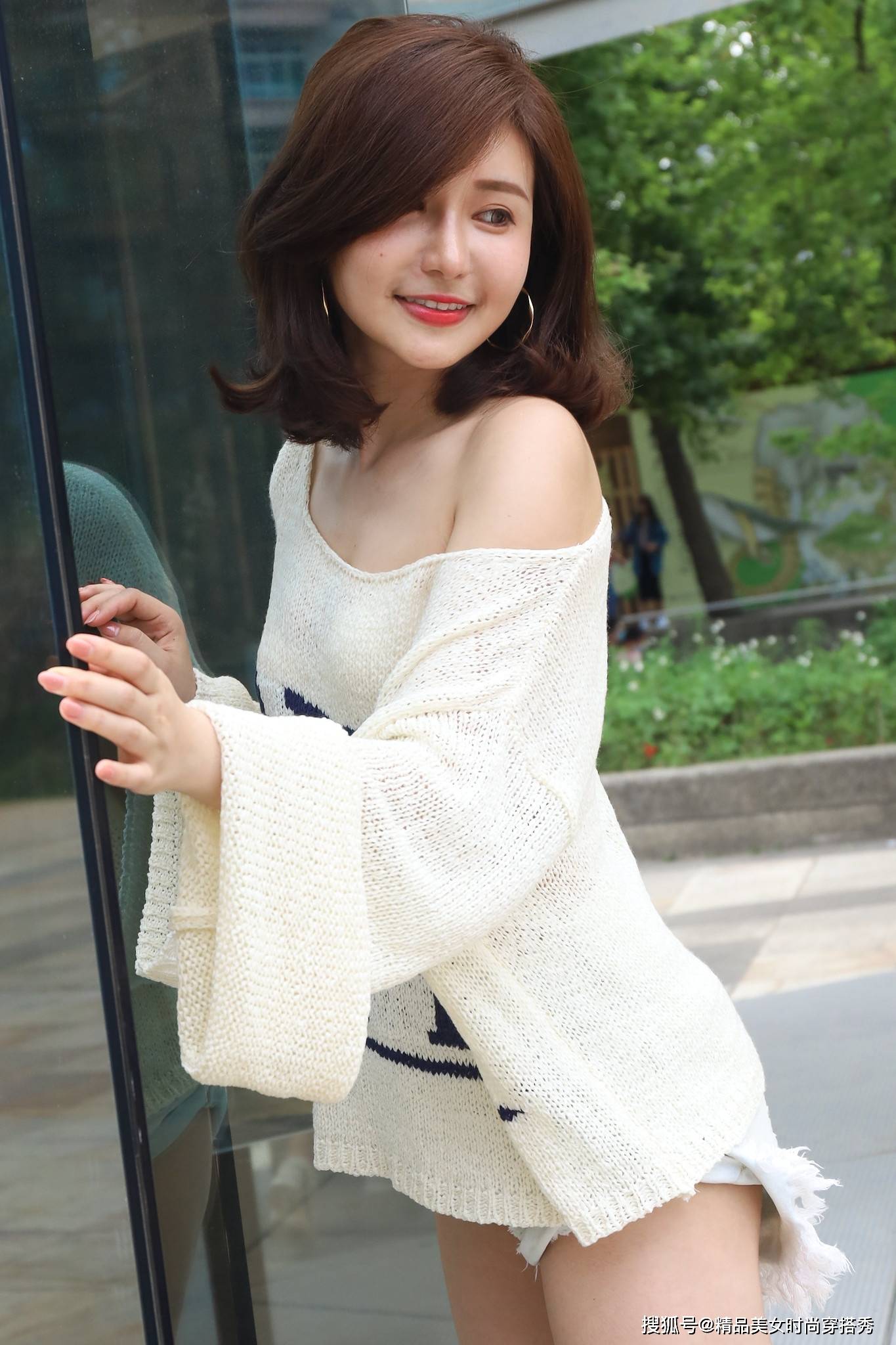 整体|宽松针织衫清凉舒适,简约又有型,字母的印花设计增添几分时尚感