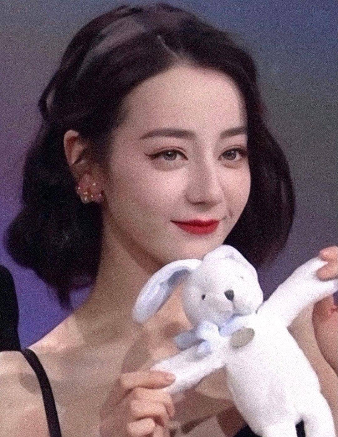 漂亮|迪丽热巴复古短发简直就是迪士尼在逃公主
