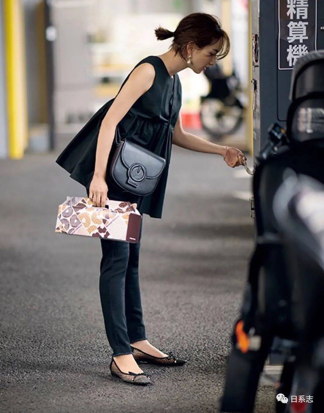 下装|无袖上衣穿出正式感，这里有几个成熟的小建议