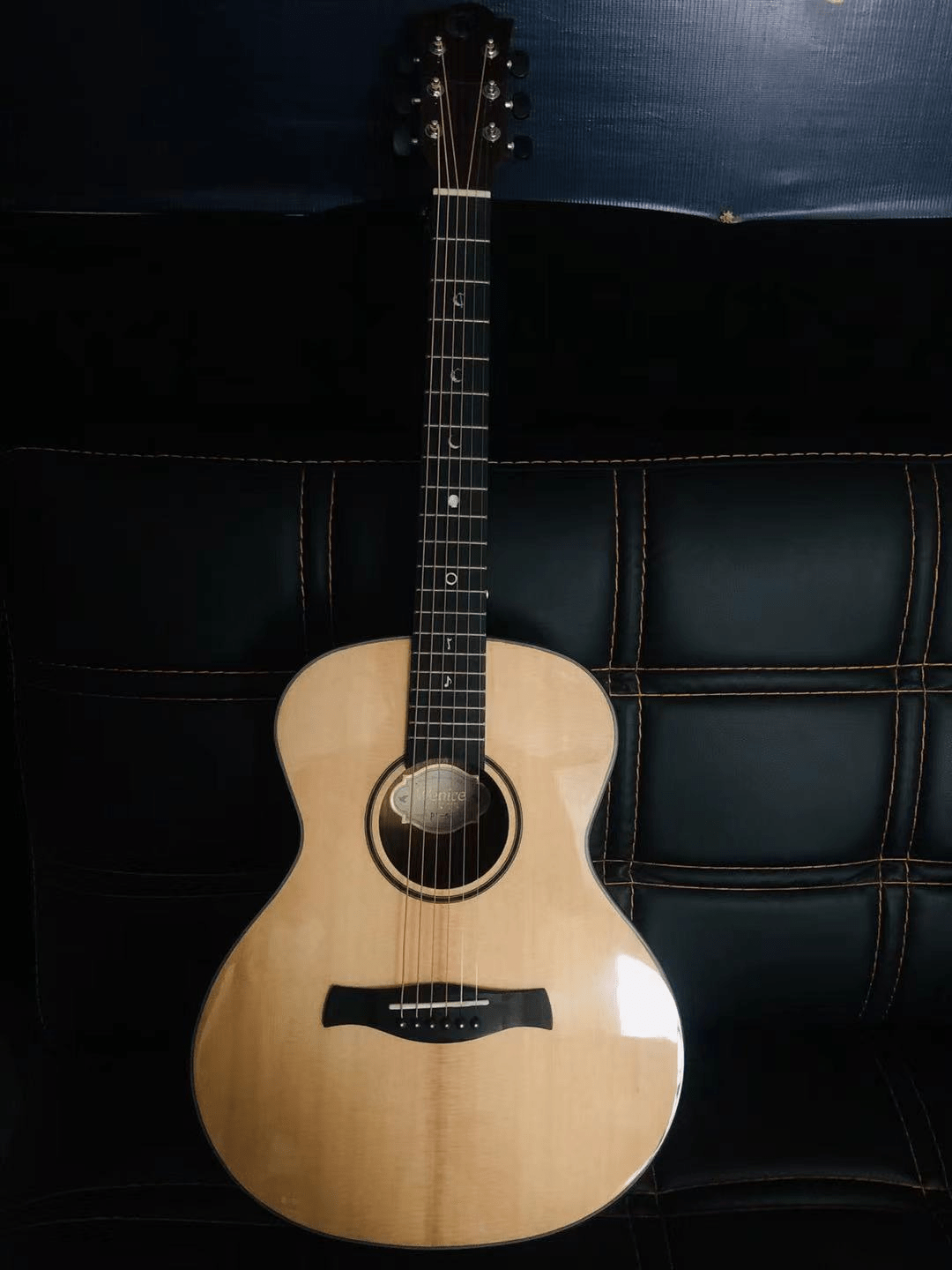 给孩子最好的选择——威尼斯吉他! 返回搜