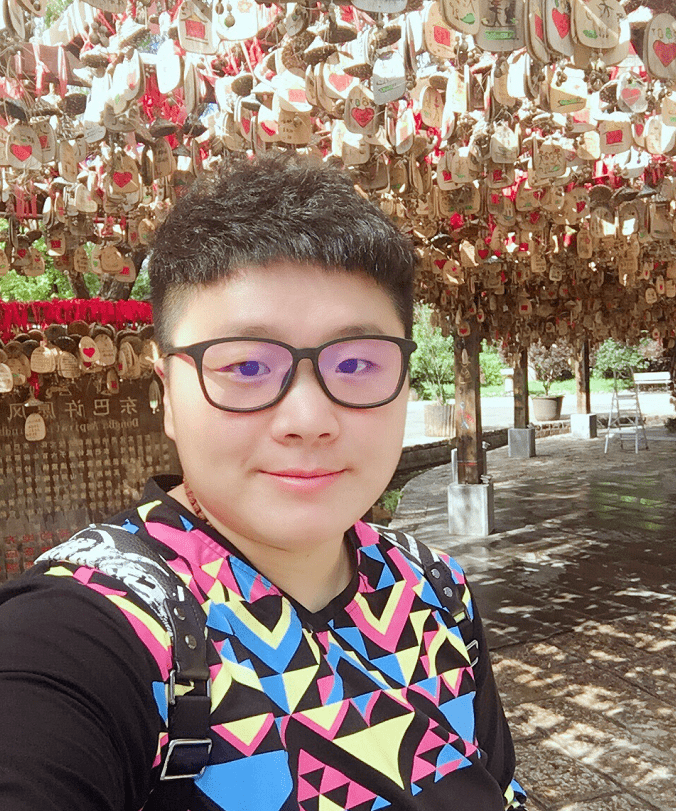 身材|89年的巩立姣私下活泼得像孩子，穿搭花哨不减分，身材胖也有魅力