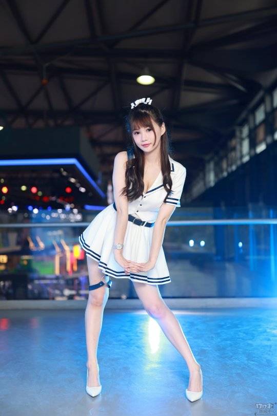 都齐聚|2021ChinaJoy现场Showgirl：快来，大量的深V白衣女神，不解释！