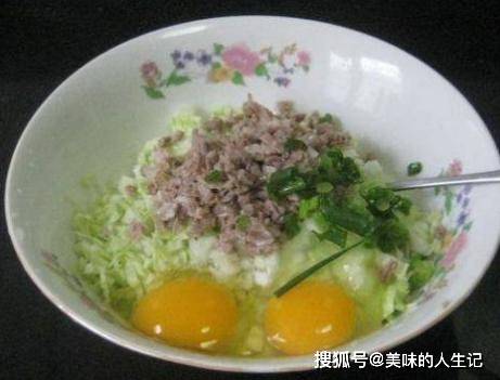 蔬菜|5月吃这懒人早餐，手不沾面就能做，解馋又顶饱，孩子分分钟吃光