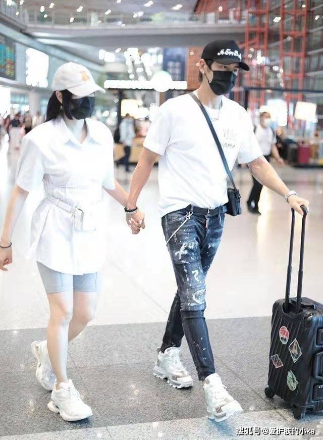 身材|微胖身材才是“永远的神”，看钟丽缇穿衬衫，显瘦又有曲线美