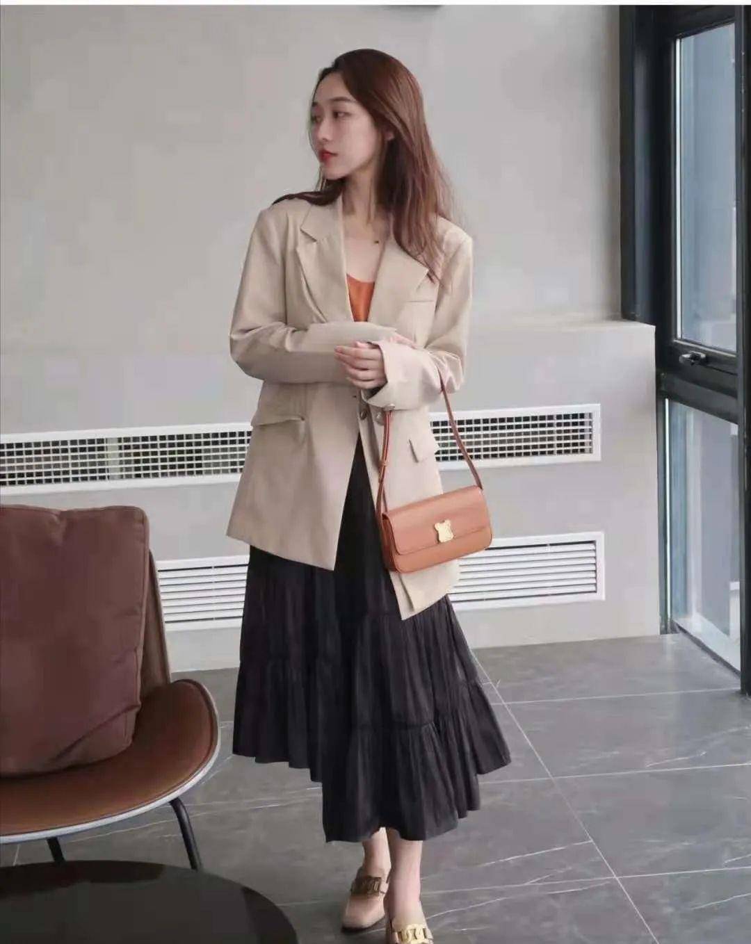 颜色|2021年早秋适合穿什么颜色的衣服