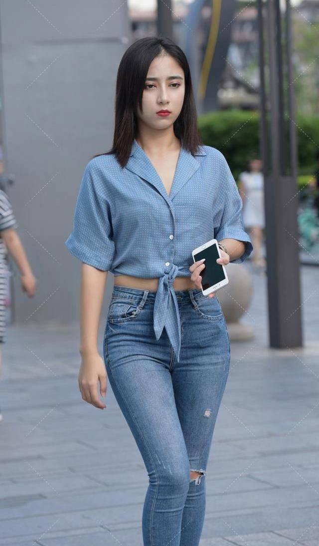 女神|打台球的女孩儿，长相时尚，黄长发，优雅迷人