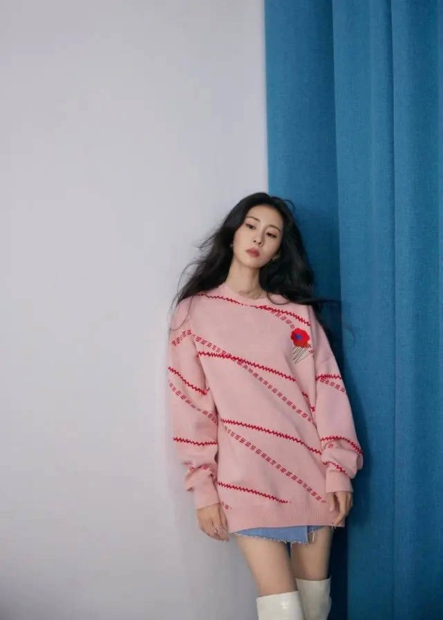 卫衣|当妈后的张碧晨放开了，穿卫衣大胆玩下衣失踪，一个细节让人心疼