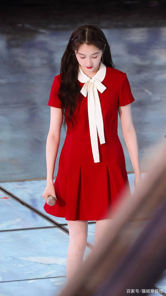 效果|关晓彤把红裙当“半永久”了？上五四晚会也穿，不过长腿的确惊艳