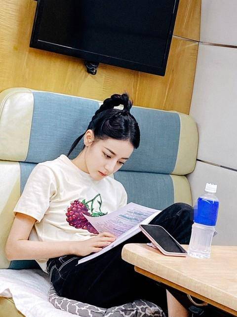 如何安排行程_迪丽热巴八月行程安排出炉,已确定4场活动,顶流实力堪称一绝