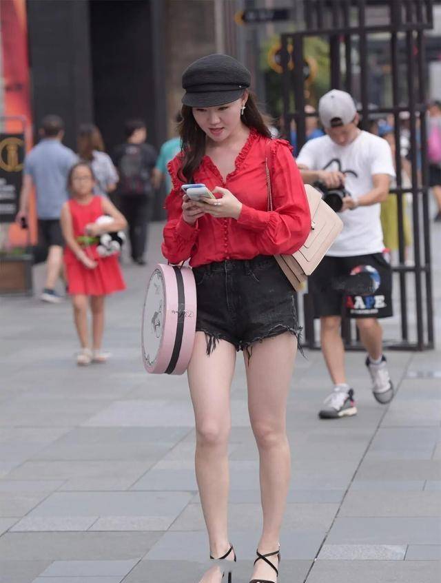 浅色|精致大方的打底裤充满美俏的魅力，带来别样的风情，吸引视线