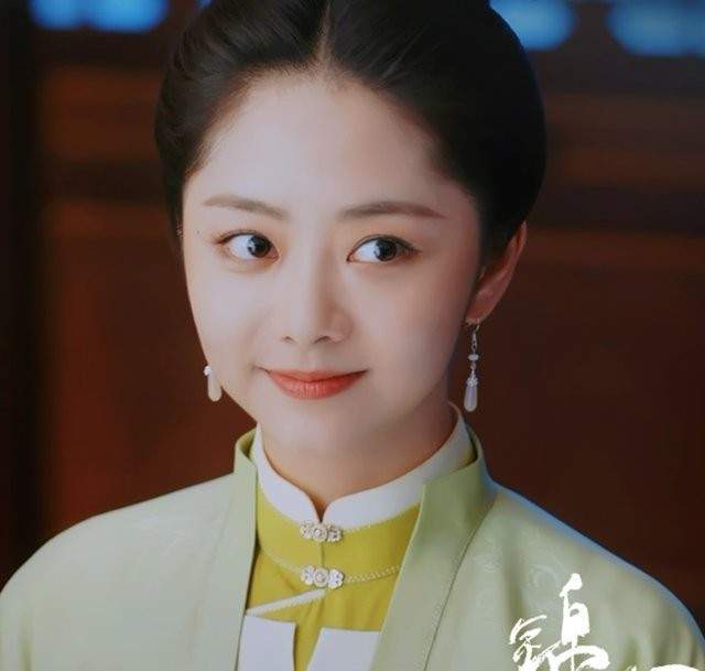 赵丽颖|古装绿衣美人：刘亦菲脱俗，赵丽颖灵动，热巴娇俏，她俩最经典！