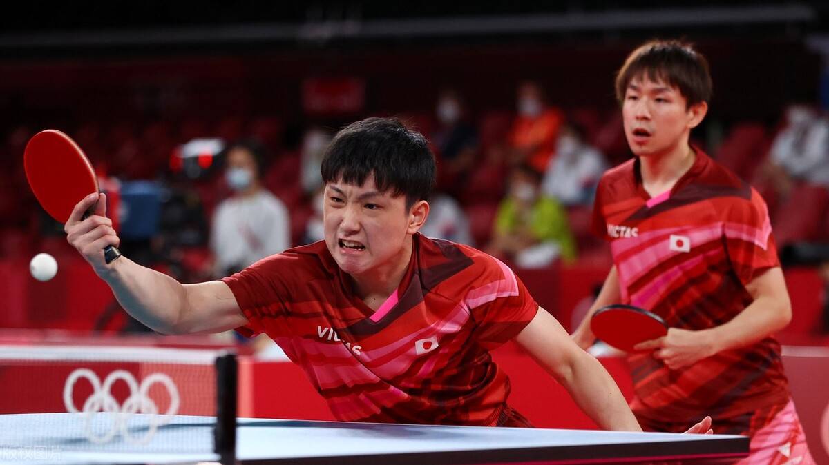张本智和陷苦战水谷输球,日本男乒变阵险作茧自缚,3比1晋级4强