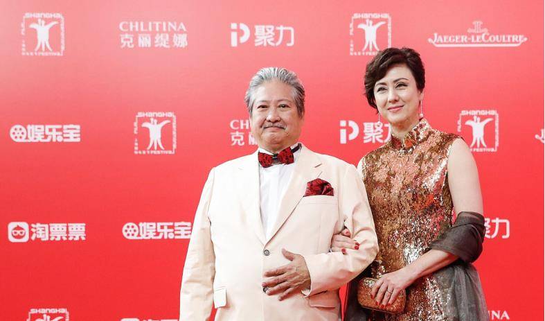 设计|高丽虹和洪金宝结婚30年，没生孩子身材撩人，穿裙子更像小姑娘