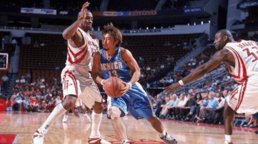 日本第一个进入nba的球员 身高1米75 扬言打爆中国男篮 结果大快人心 姚明