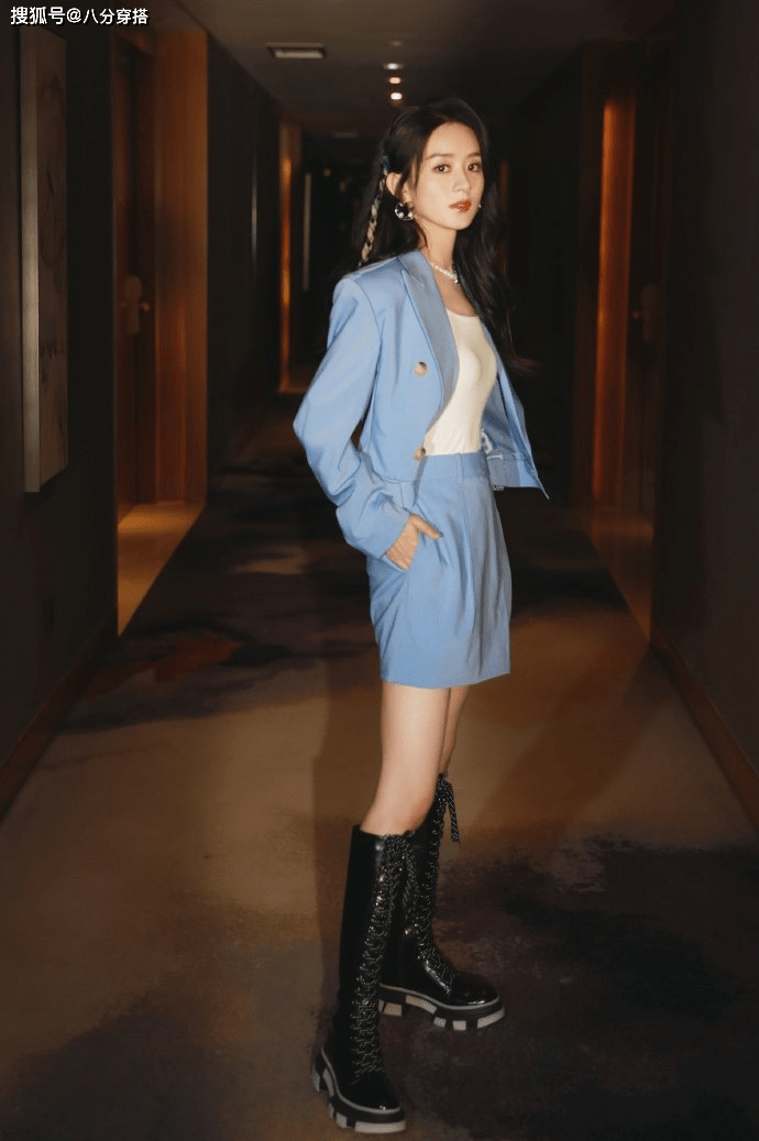 身材|江美仪太懂秀身材,穿红色西装干练潇洒,身姿挺拔不像49岁中年人