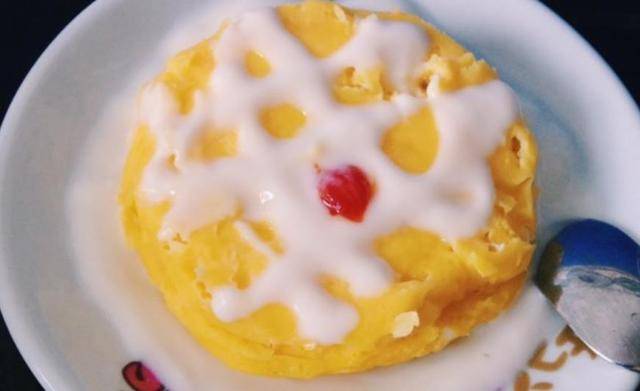 做法|1个鸡蛋，1碗面粉，1瓶酸奶，2分钟做一份蛋糕，简单又美味