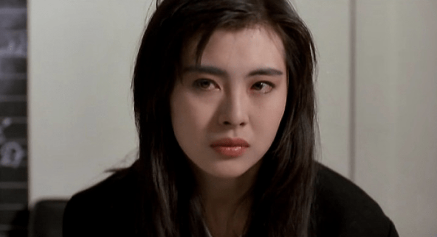 状态|54岁王祖贤晒自拍，无滤镜下皮肤松弛法令纹抢镜，与狗为伴显孤独
