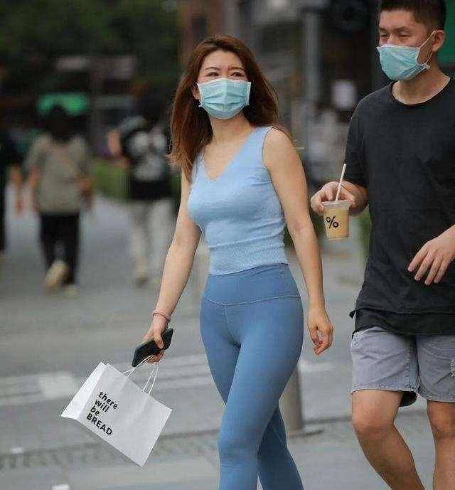 颜色|魅力动人的打底裤装扮很有时尚感,凸显美女精致的一面,吸引视线