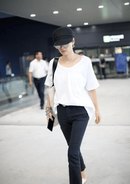 马伊琍|马伊琍不咋在乎外人眼光，造型简约穿得舒适，有种居家懒散范