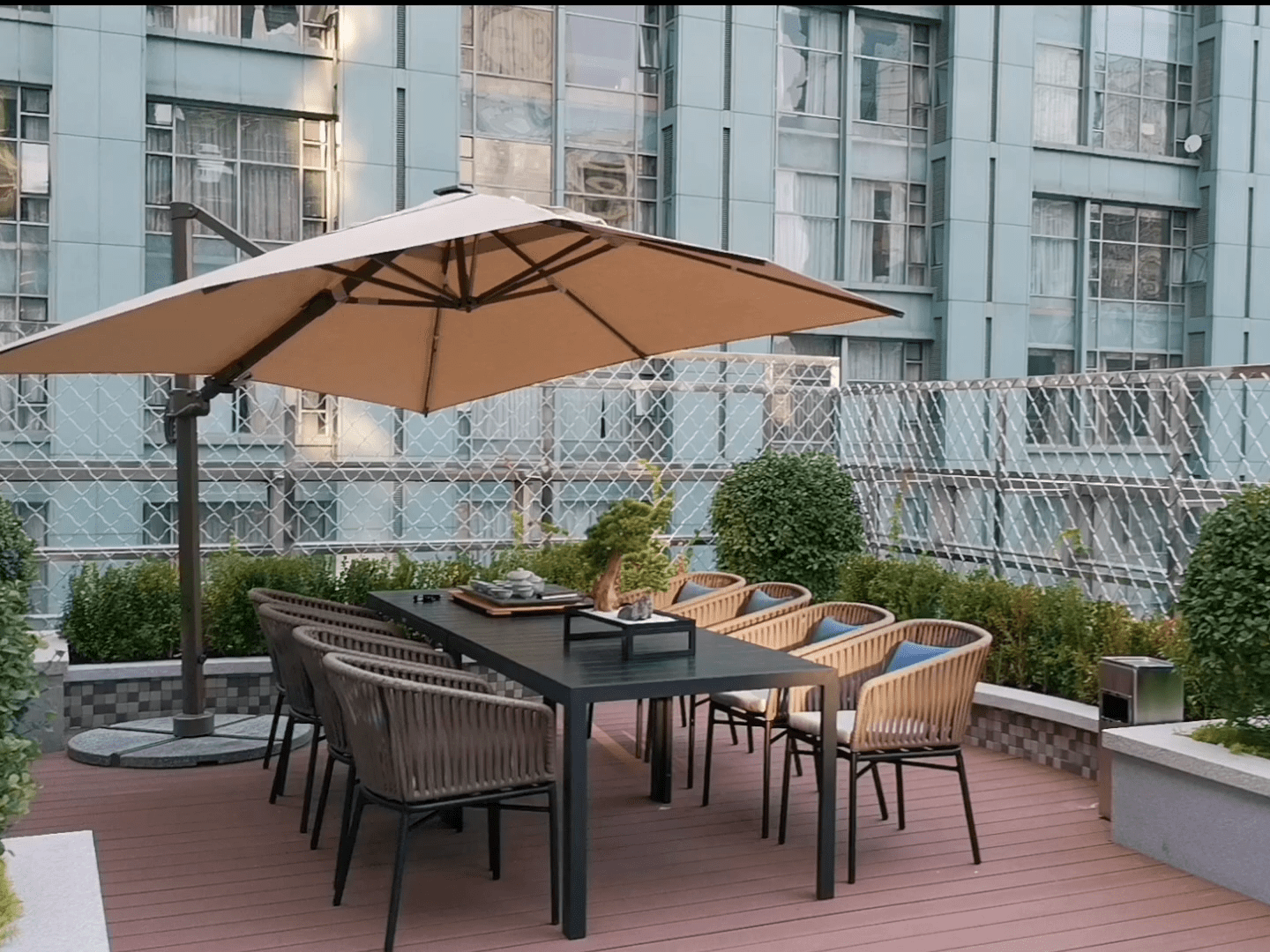 东方梅地亚中心盛京银行开放式露台和户外家具休闲区让人羡慕不已