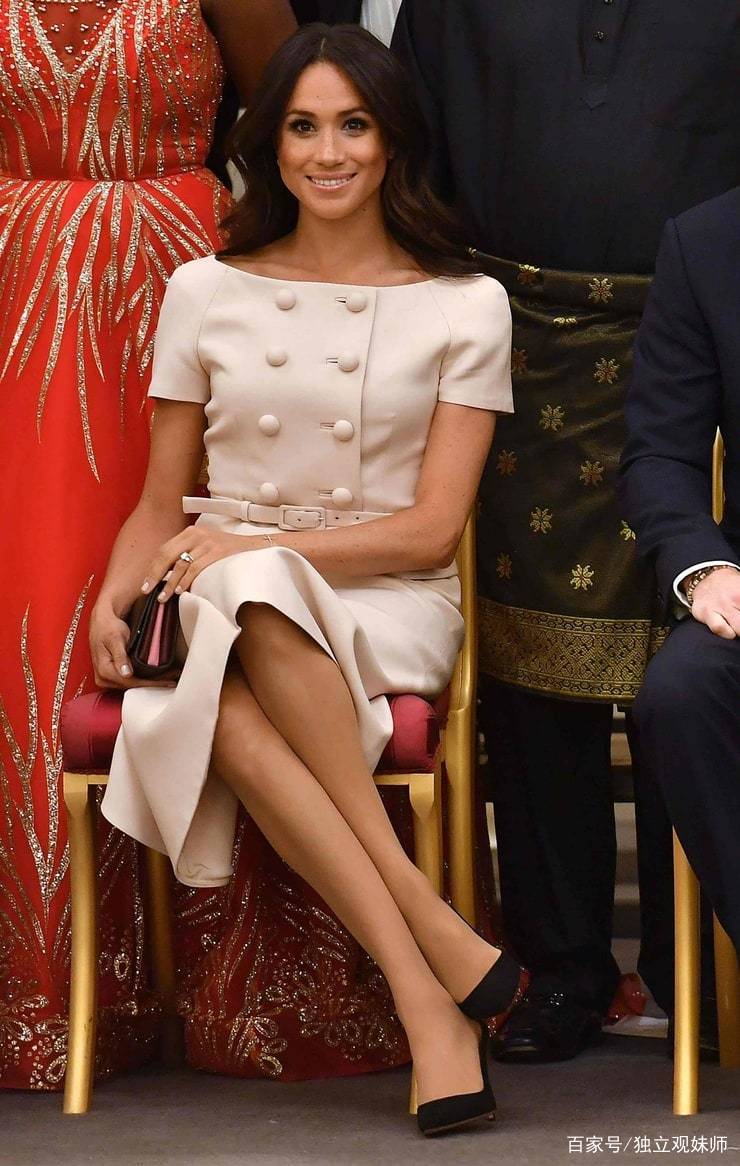 高跟鞋|梅根将办派对迎40岁生日，穿正装礼裙太优雅，粉色短裙超减龄！