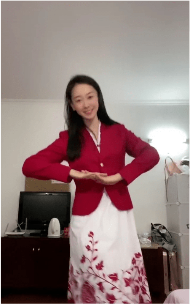 进行|冠军孙一文真悠闲！条纹衫都能穿出高级感，自带巨星气场真该火