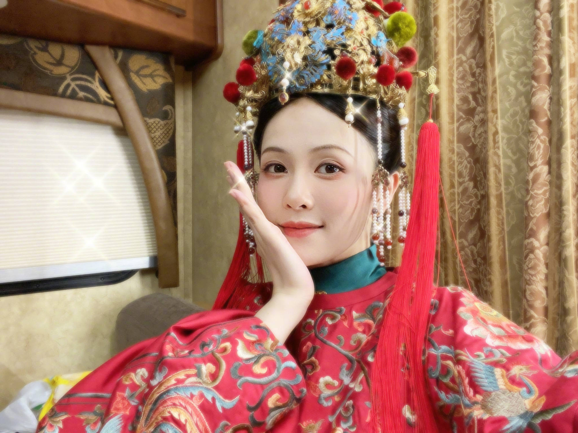 白鹿晒《玉楼春》大婚造型,古典婚服太美了