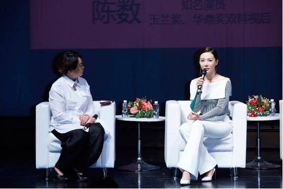 条纹|陈数造型咋回事，穿条纹衫身前加“白围嘴”，袖子也像“后缝的”