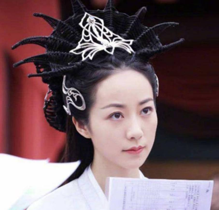 郭碧婷|她们明明都是高颜值的女神，现代装流行时髦又迷人，古装却丑到爆