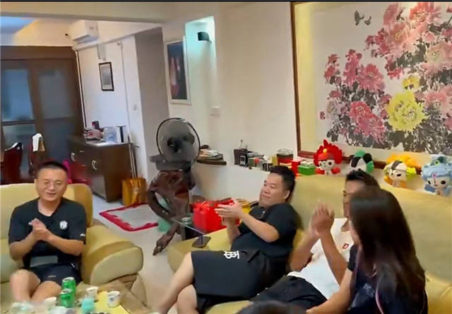 感情|林丹夫妇感情如何？谢杏芳见国羽夺冠时，她的下意识动作给出答案