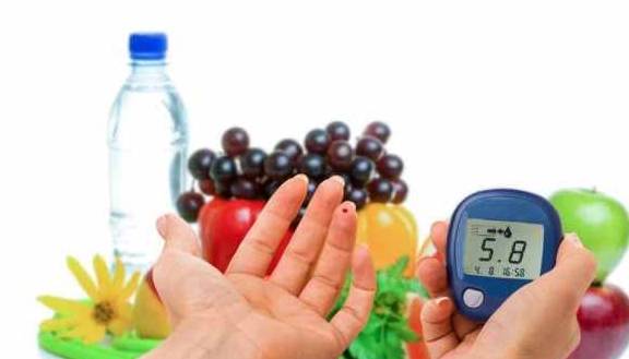 进行|正确监测血糖，预防糖尿病并发症！多久测一次？80%的人做错了