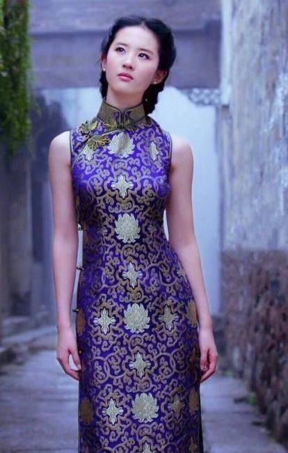 花布|刘亦菲终于对旗袍下手了，看她穿上效果后：男粉眼睛都看直了