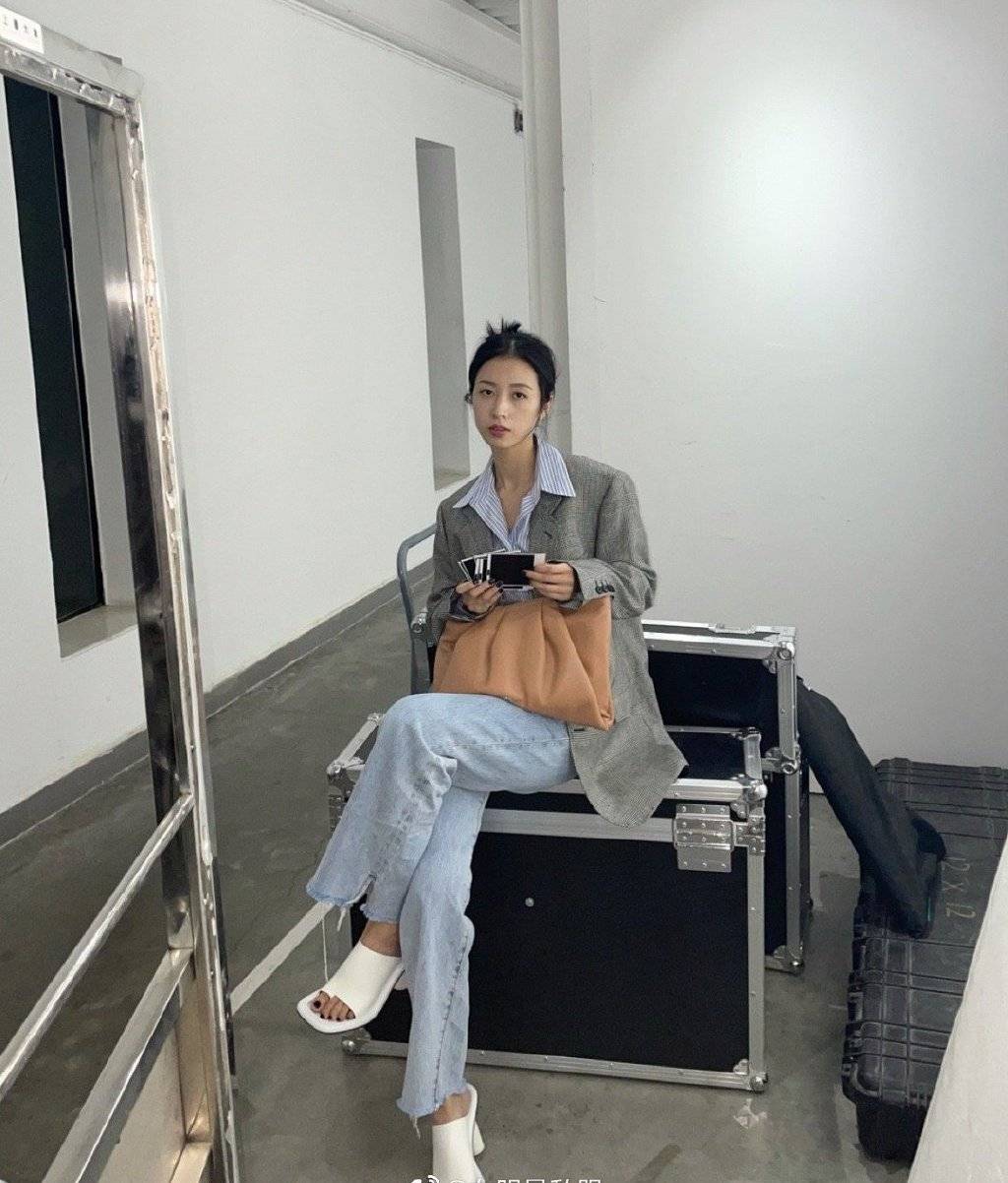 球鞋|一起来看周雨彤穿搭