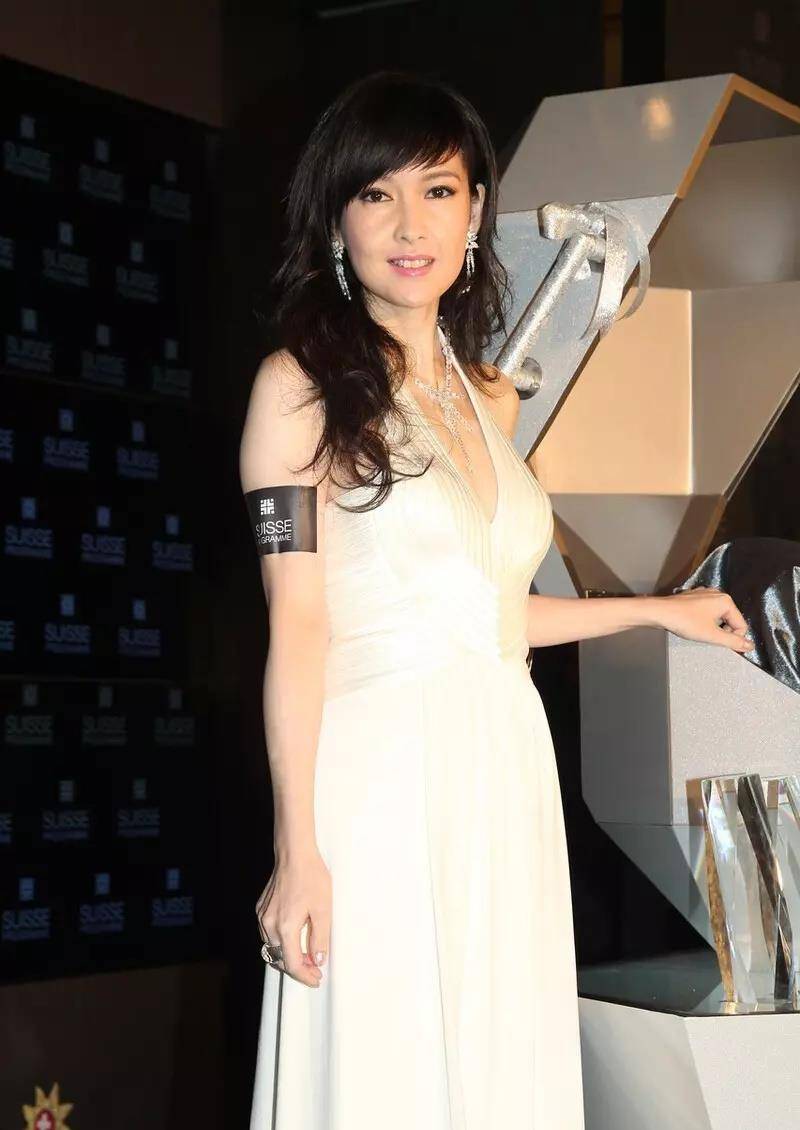 周慧敏活动生图火了,引起网友们热议