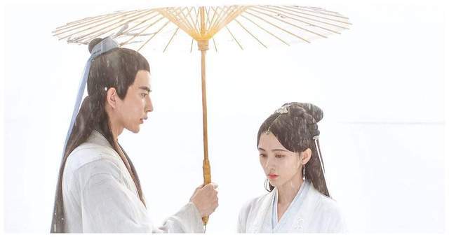 样子|男星古装撑伞造型,肖战、龚俊、宋亚轩,你最想和谁共撑一把伞?