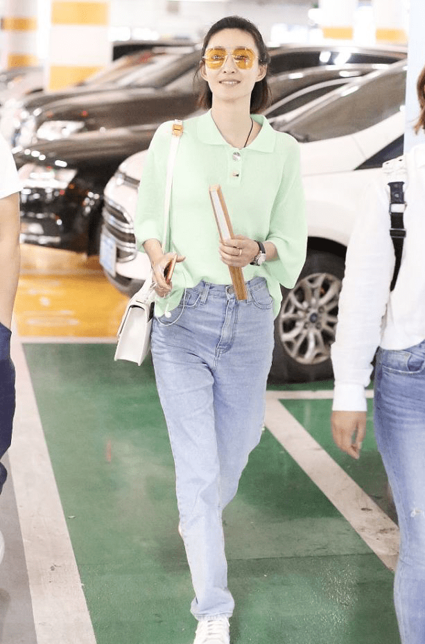 马尾|王丽坤真的好会搭,清爽颜色搭配清纯又减龄,高级又有辨识度