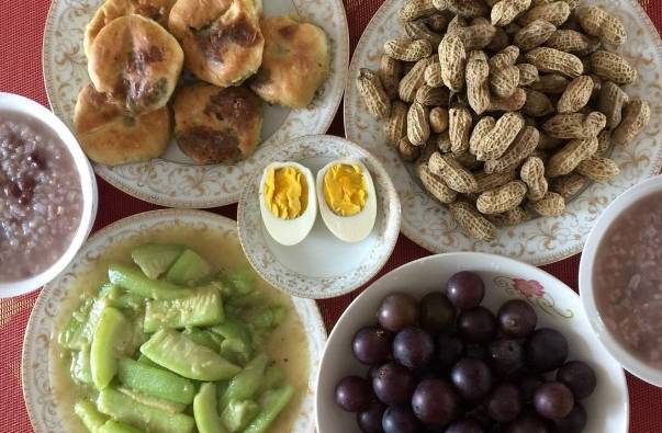 美食|婆婆来看孙子，家里的早餐变成了这样，幸福指数直线上升，好有爱