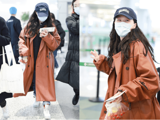 小姑娘|金靖终于火了,小姑娘直播时古灵精怪,穿身休闲造型更是显俏皮