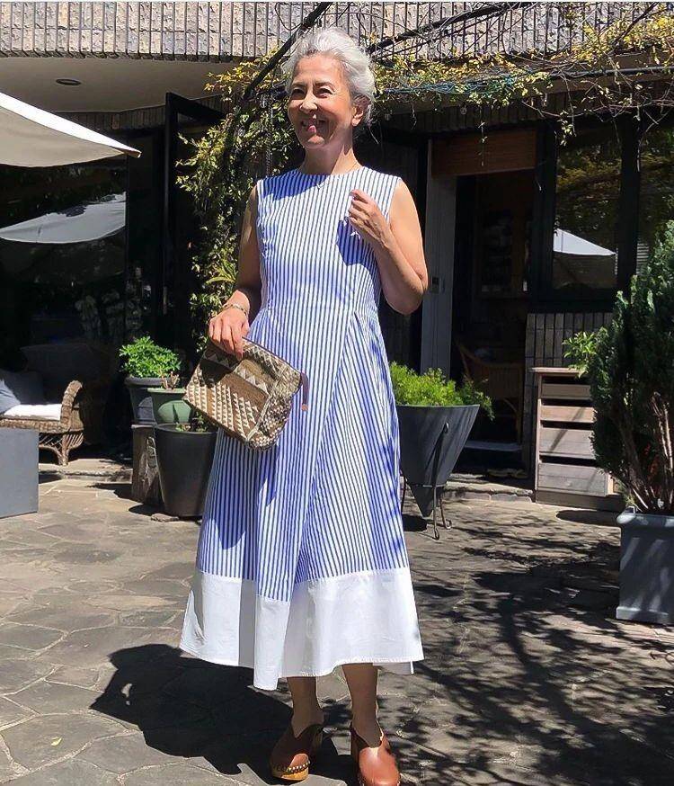 中老年|这才是60岁女人适合的打扮,穿衣打扮舒适又日常,简单大方才最美