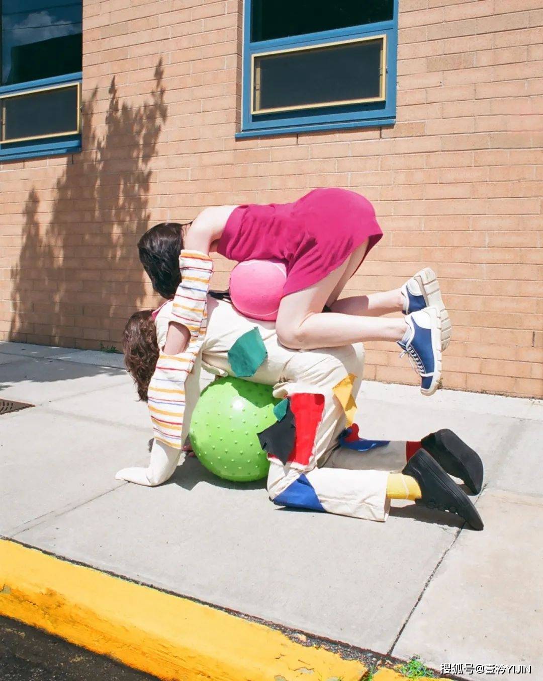 品牌|这年头，连狗都要做个时尚圈的「局外人」