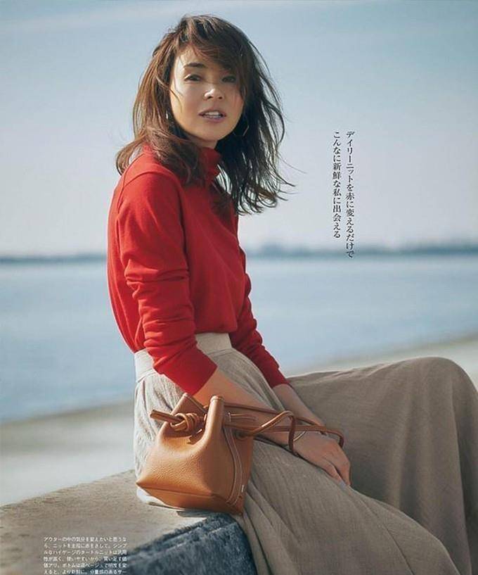 显得|40+女性如何远离“大妈感”？瞧瞧日系妈妈穿搭，优雅又女人