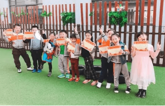 房画|幼儿园让孩子画房画车，变相“打探家底”，不料家长反套路亮了